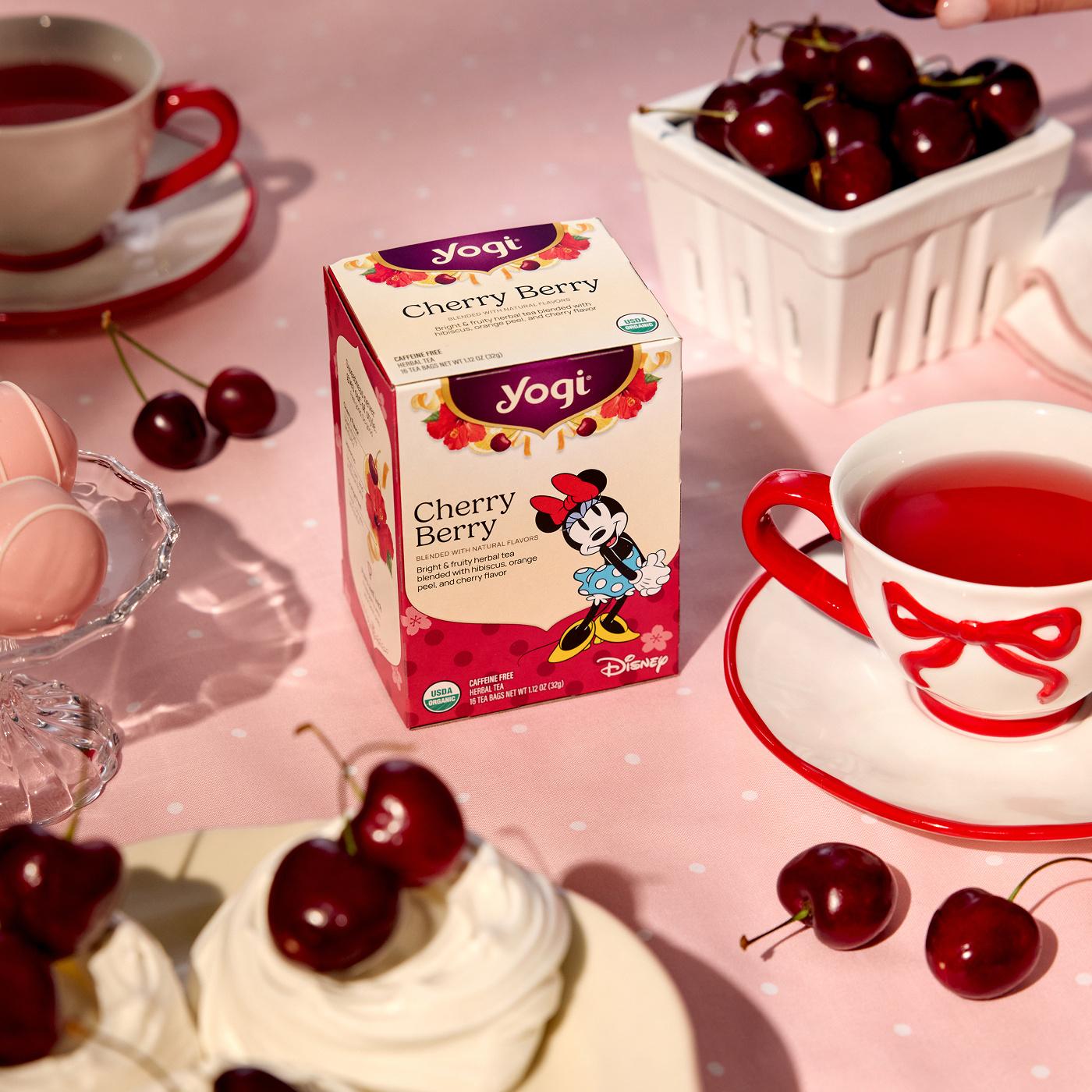 Lifesytle image Cherry Berry Tea.