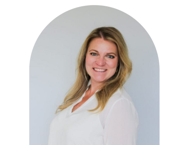 A woman's smiling headshot