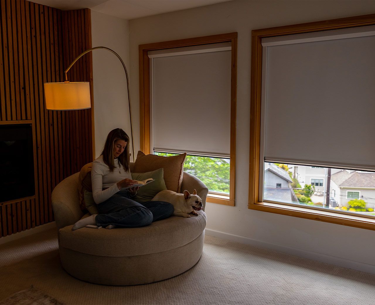UBlockout motorized blackout shades comparison showing complete 100% darkness versus daylight