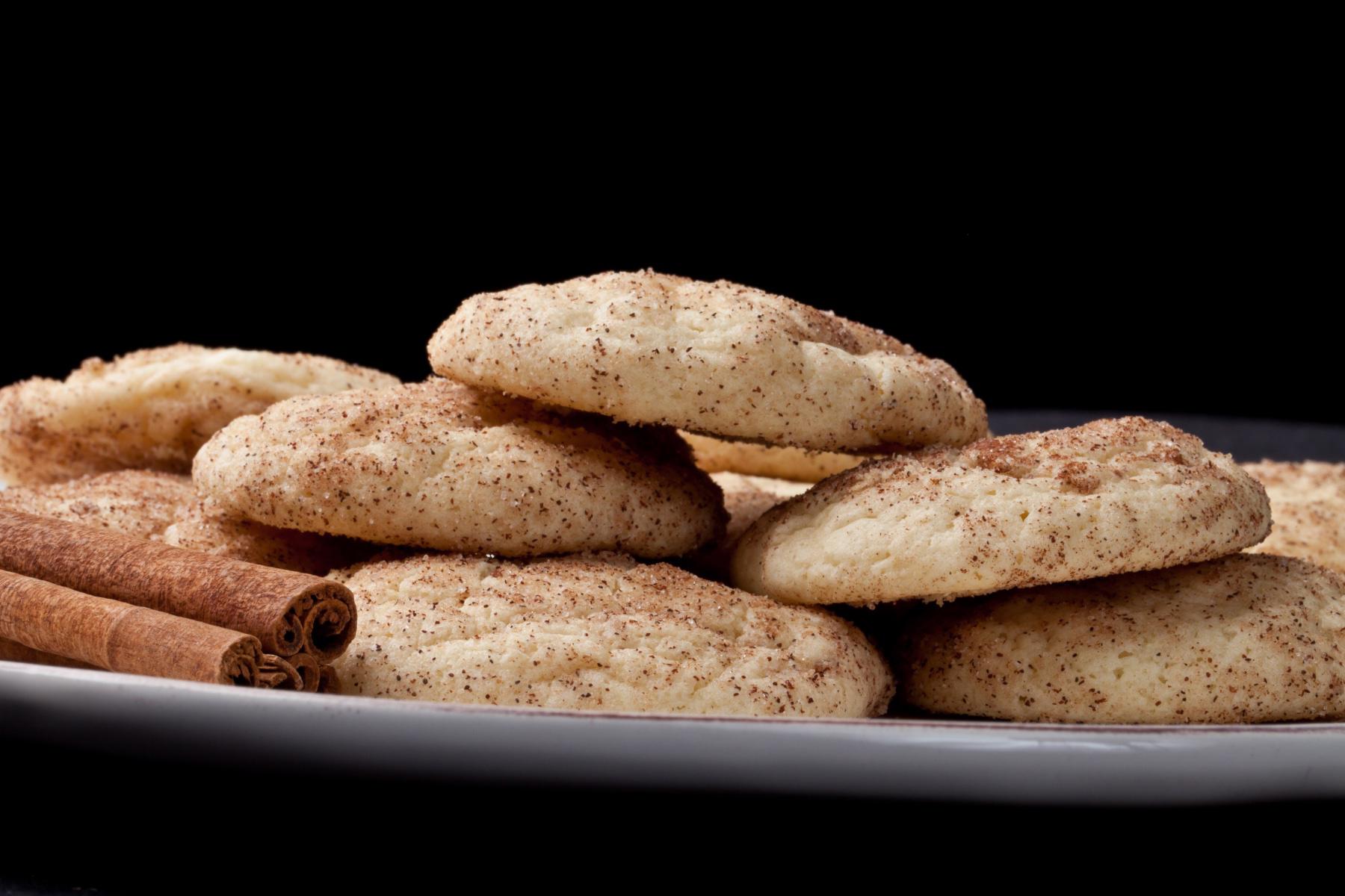 Plate of snickerdoodle cookies.