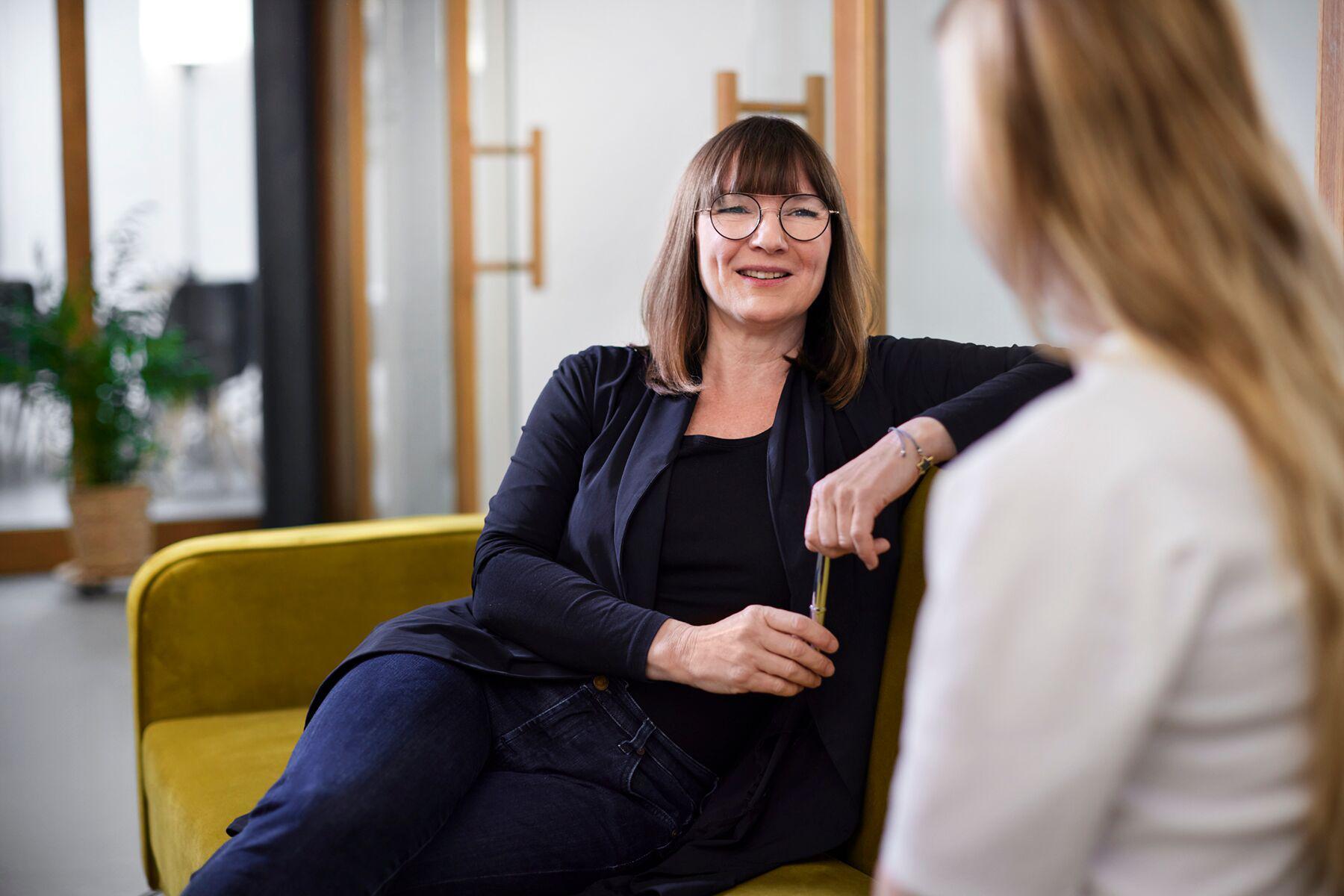one on one woman consulting