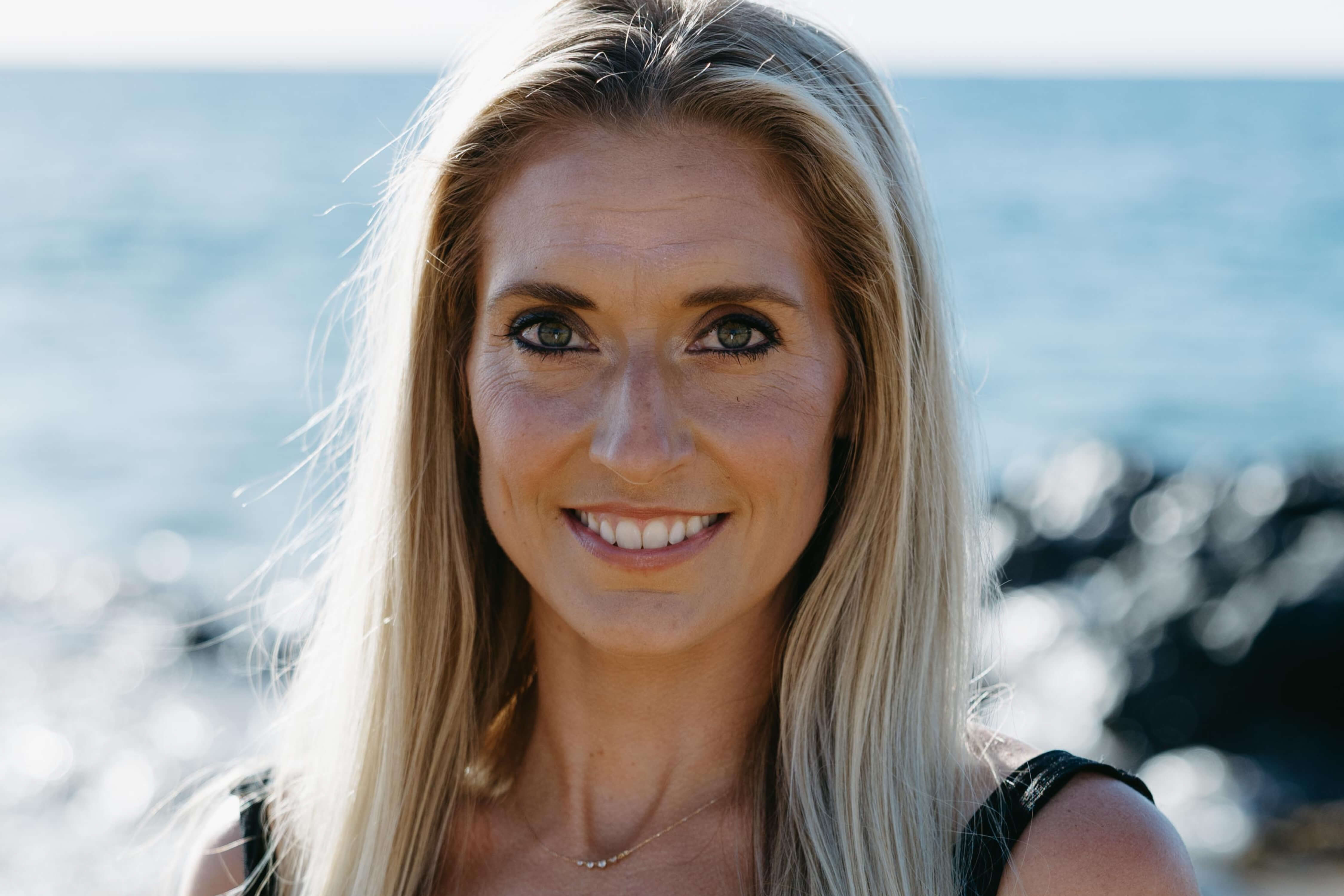 a headshot of Mary Richards