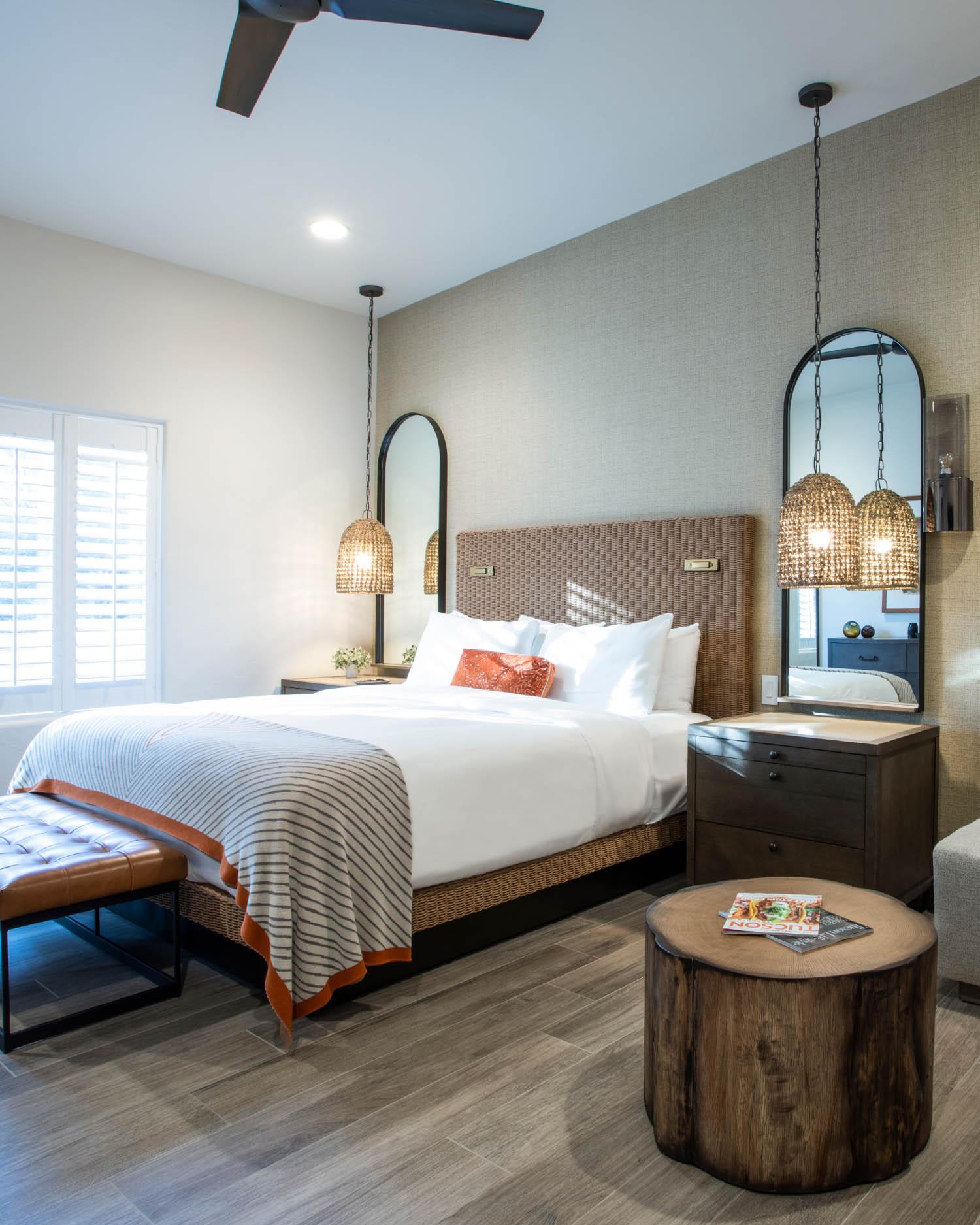 Tucson room with queen bed