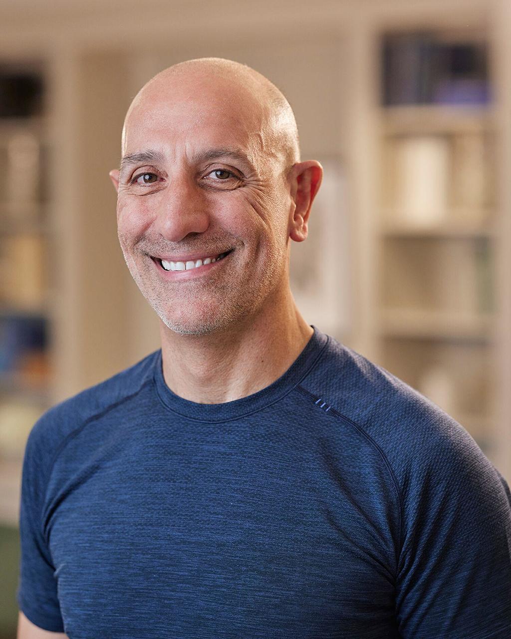 headshot of Sergio Cardoso
