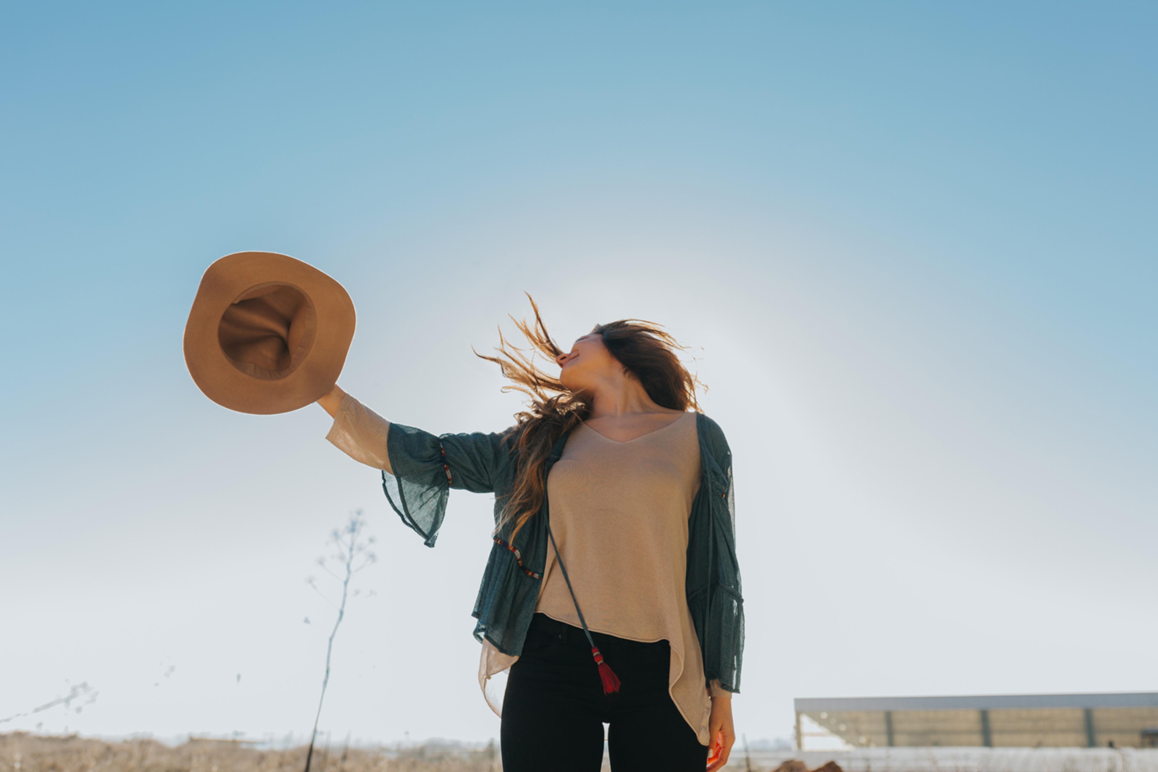 A woman with a cowgirl hat