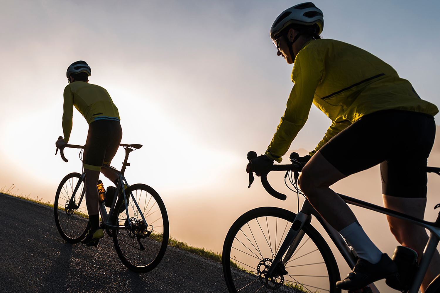 A man and woman mountainbiking