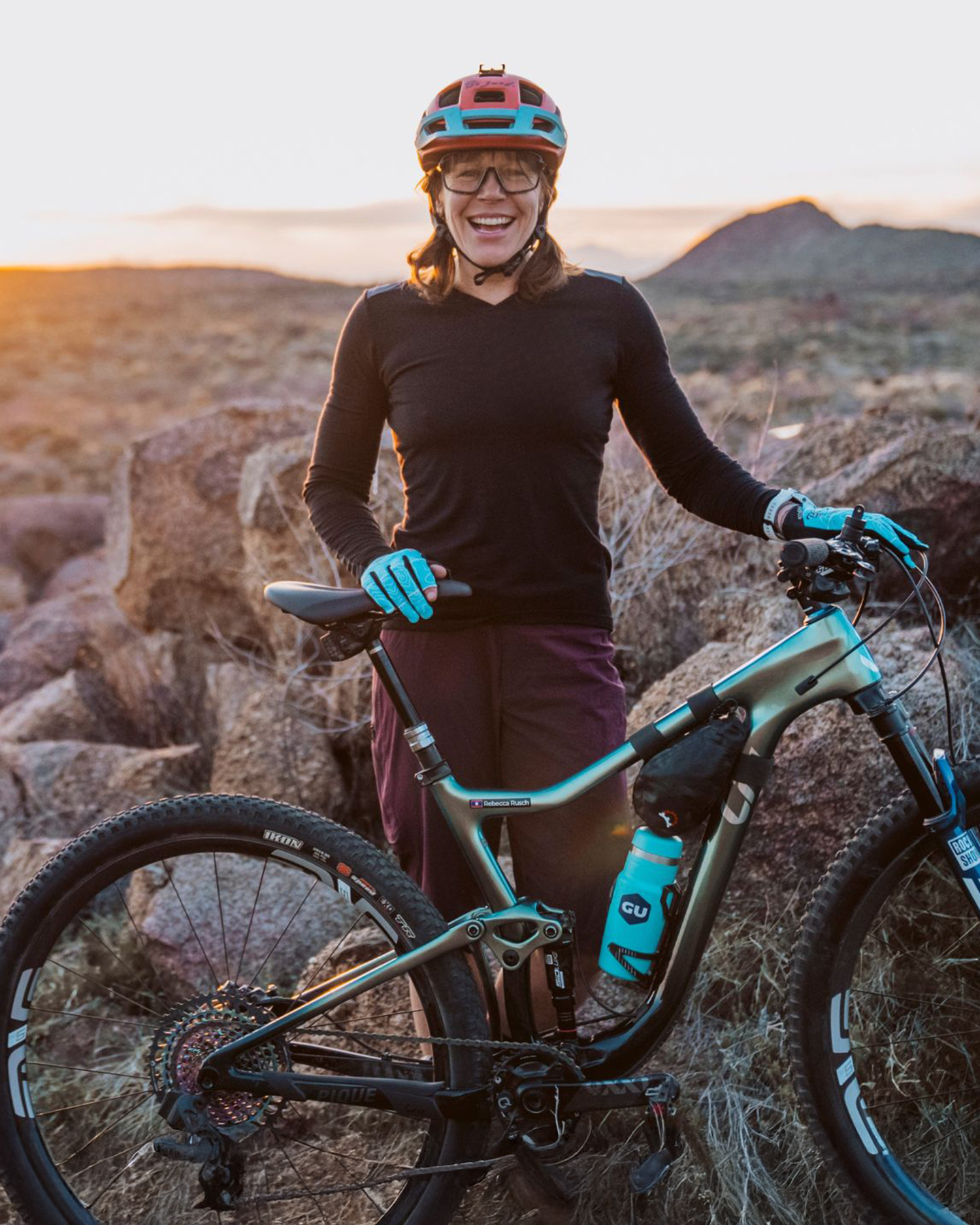 A man and woman mountainbiking