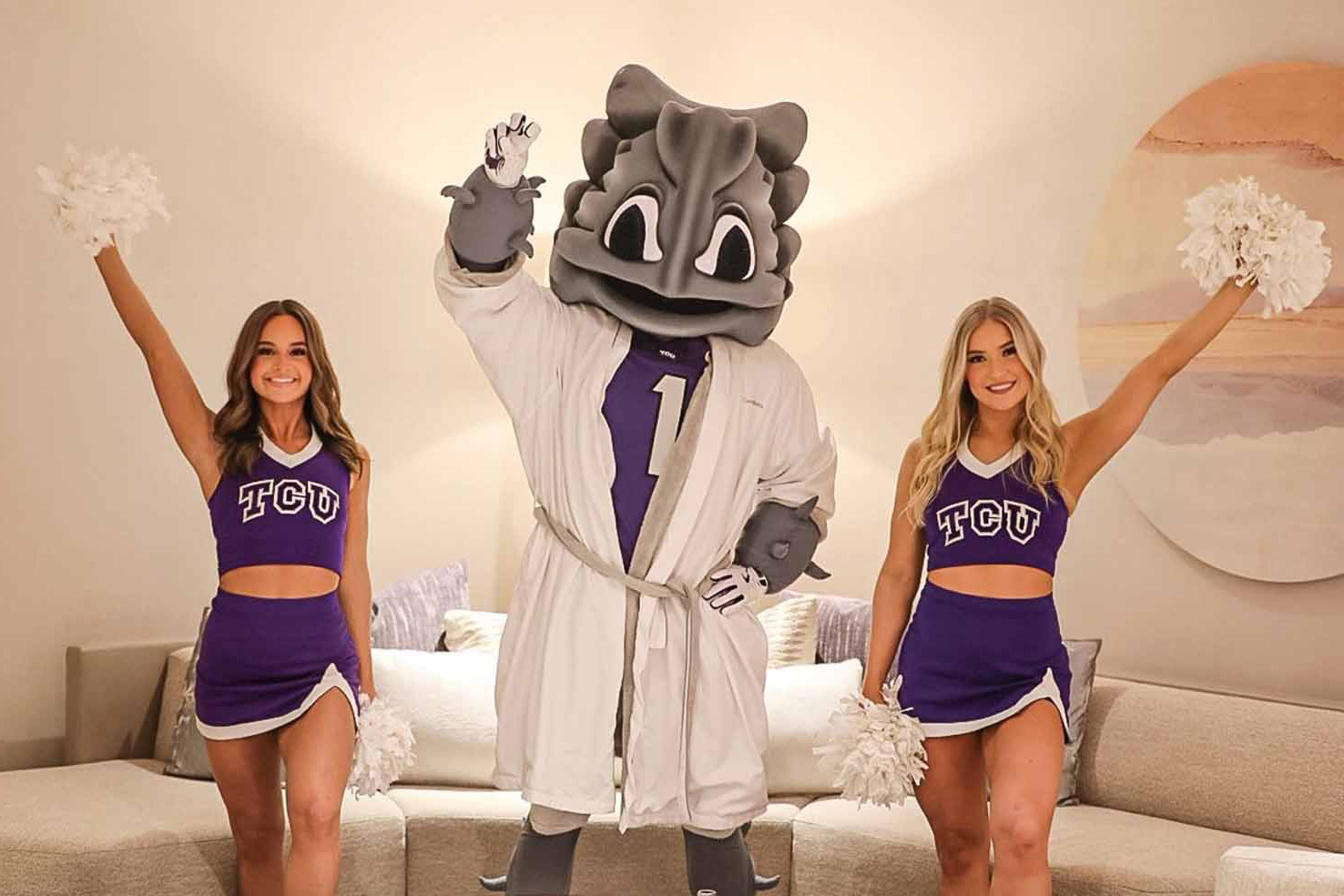 Cheerleaders TCU with Mascot