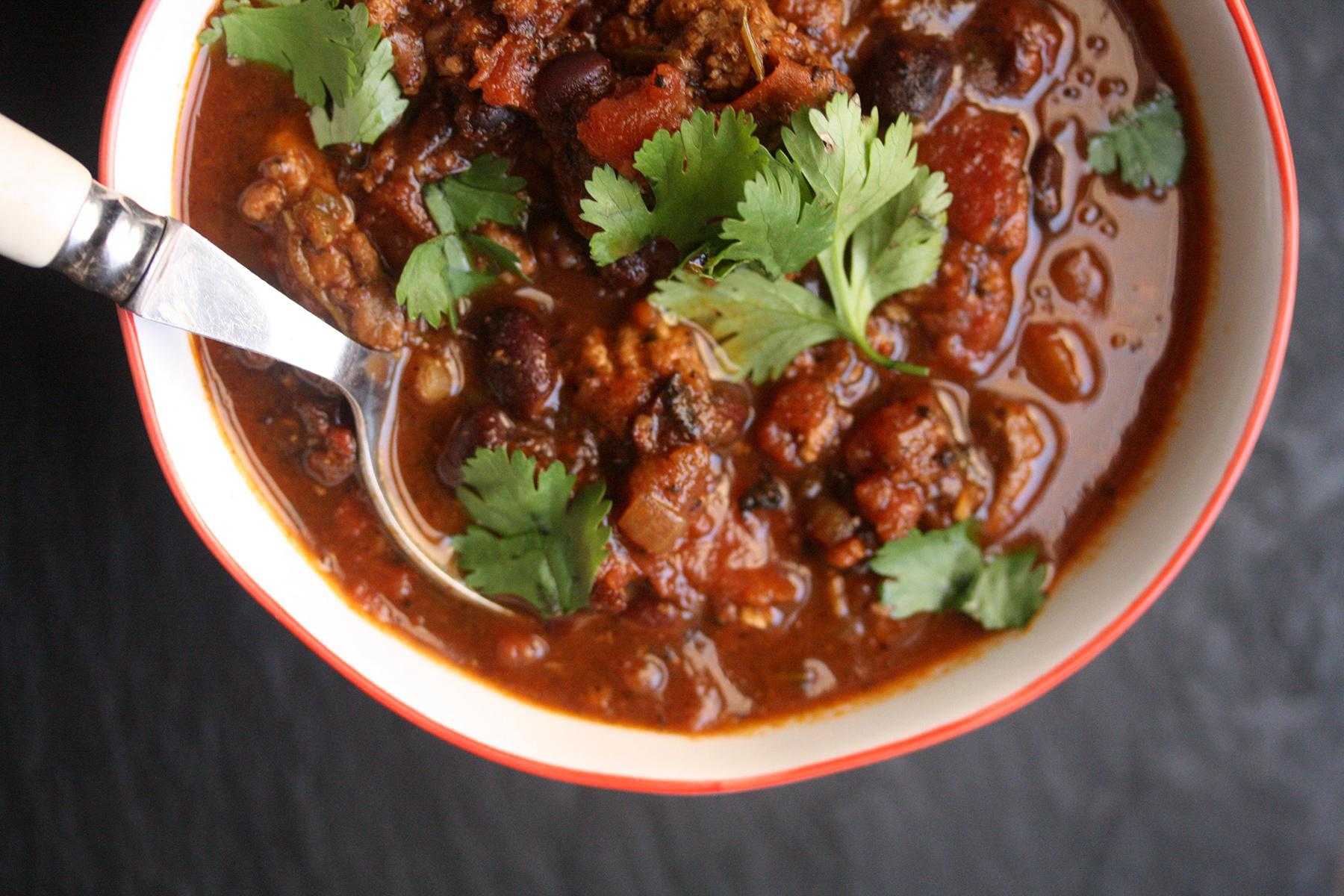 Turkey chili in bowl.