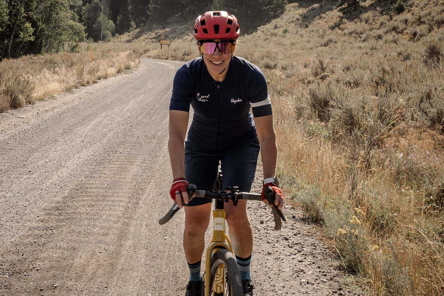 A man and woman mountainbiking