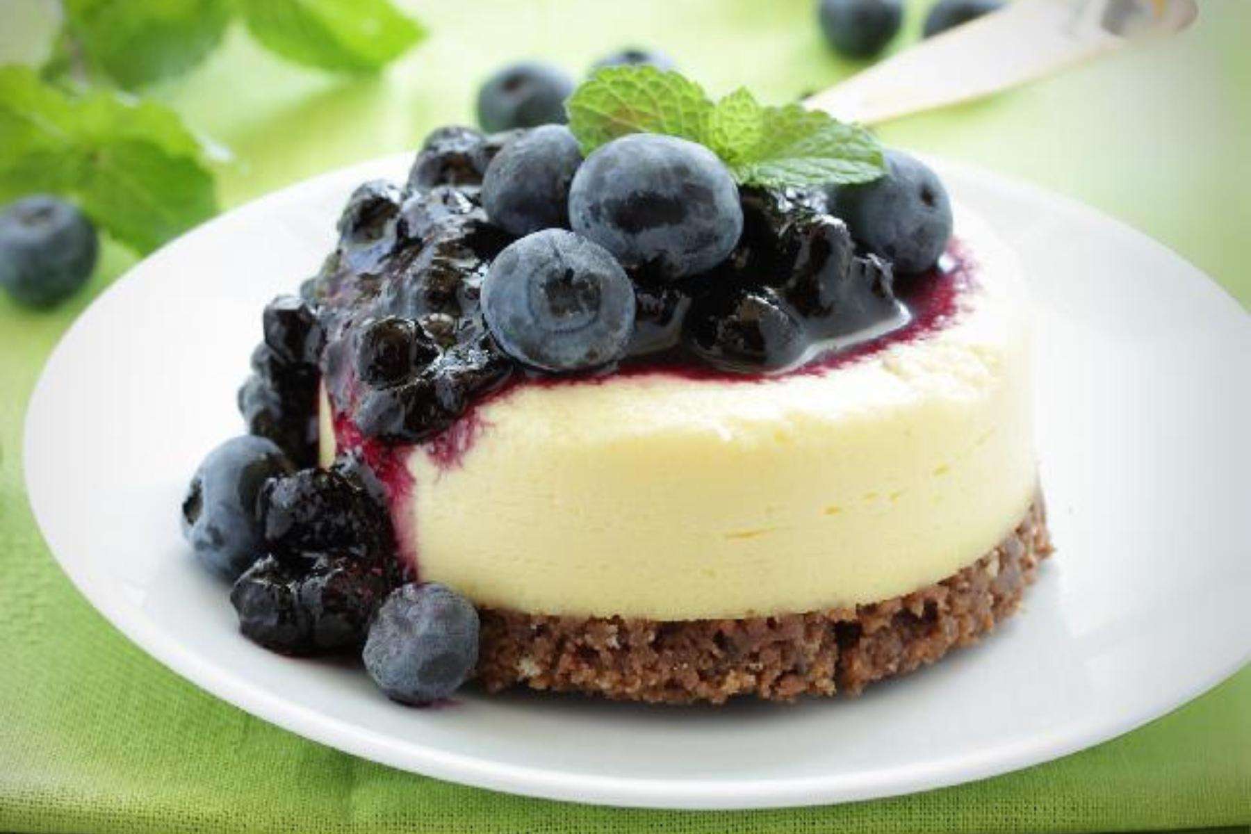 a blueberry cheese cake