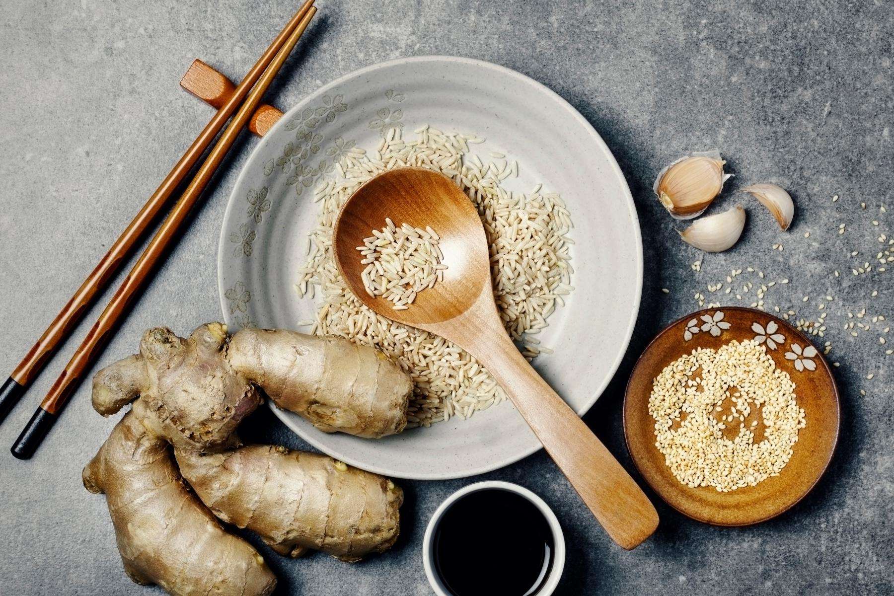 Ingredients of fresh garlic and ginger.