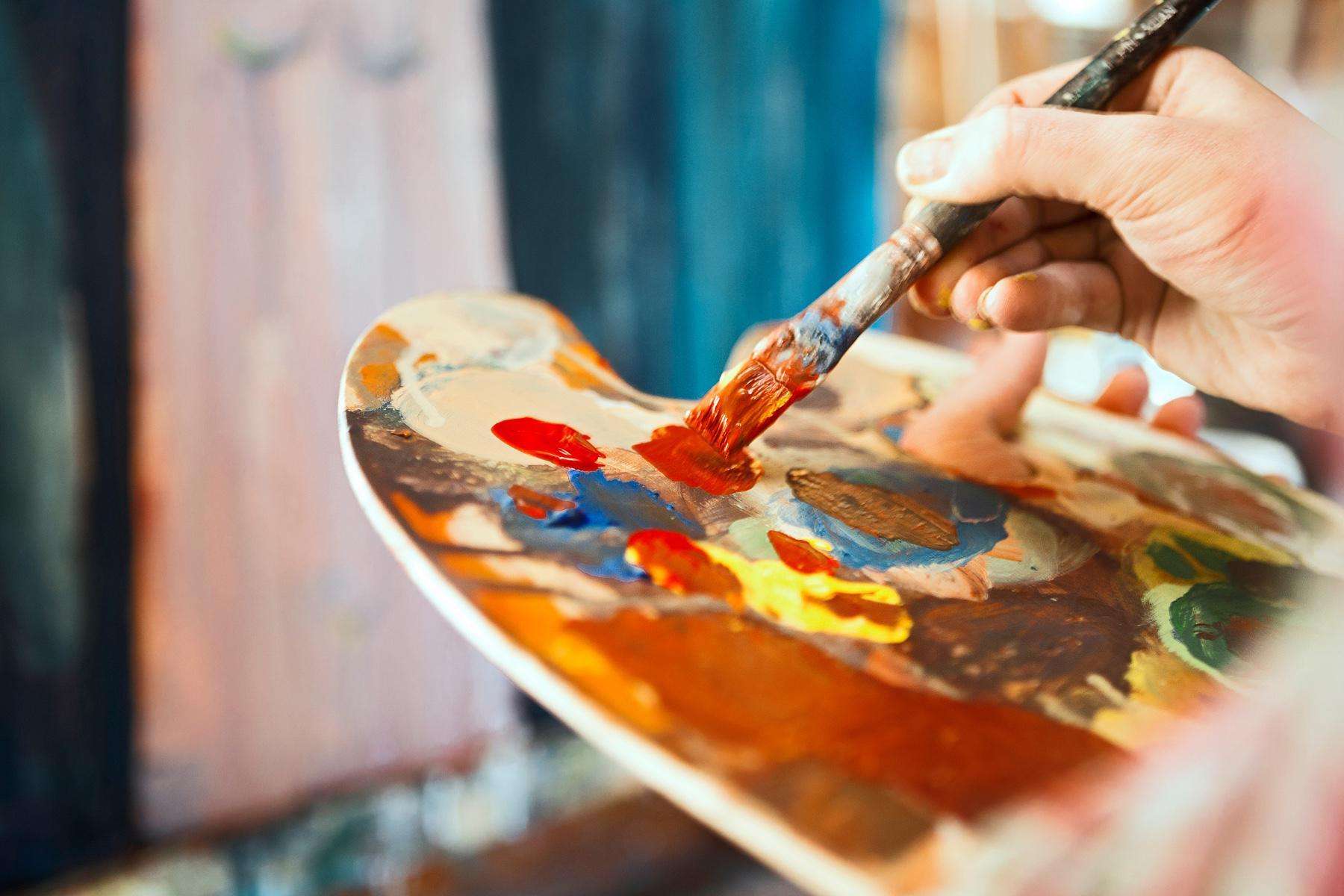 A close-up of a round-shaped paint board.