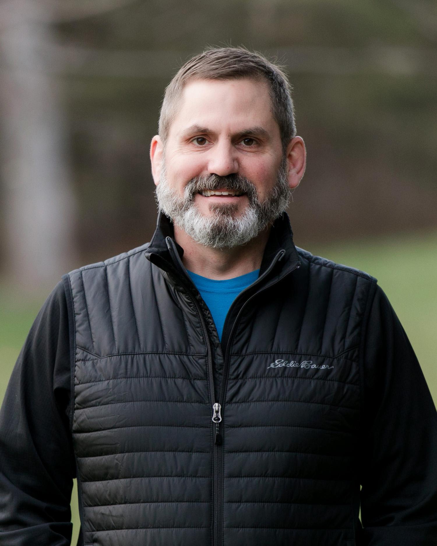 Headshot of Gray Simons