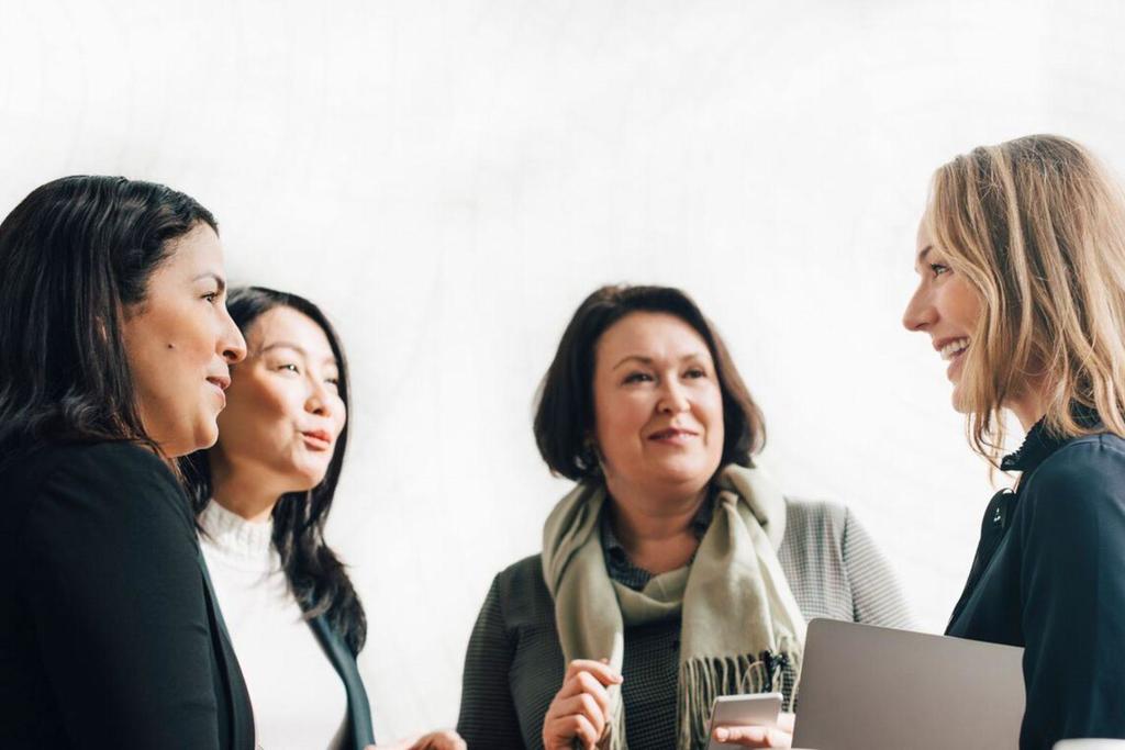 A group of women talking in Canyon Ranch Fort Worth Wellness Club  + Spa Celebration Suite